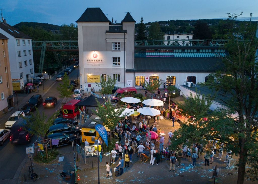 Der Platz vor der Färberei aus der Luft